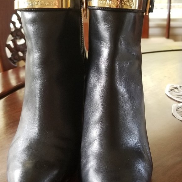 Beaytiful Michael Kors Booties - Picture 1 of 8